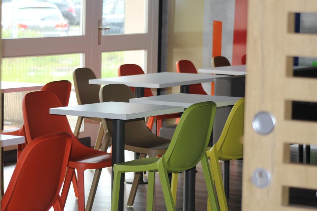 Hotel Ibis Budget Laval Bonchamp Les Laval Bagian luar foto