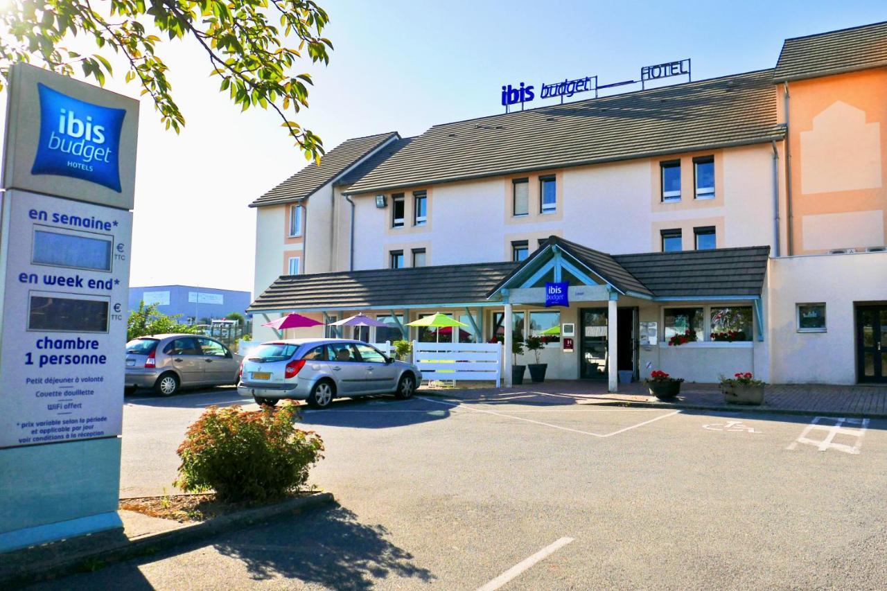 Hotel Ibis Budget Laval Bonchamp Les Laval Bagian luar foto