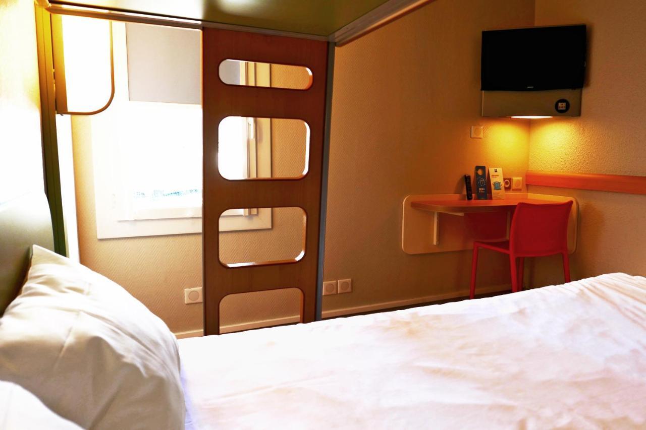 Hotel Ibis Budget Laval Bonchamp Les Laval Bagian luar foto