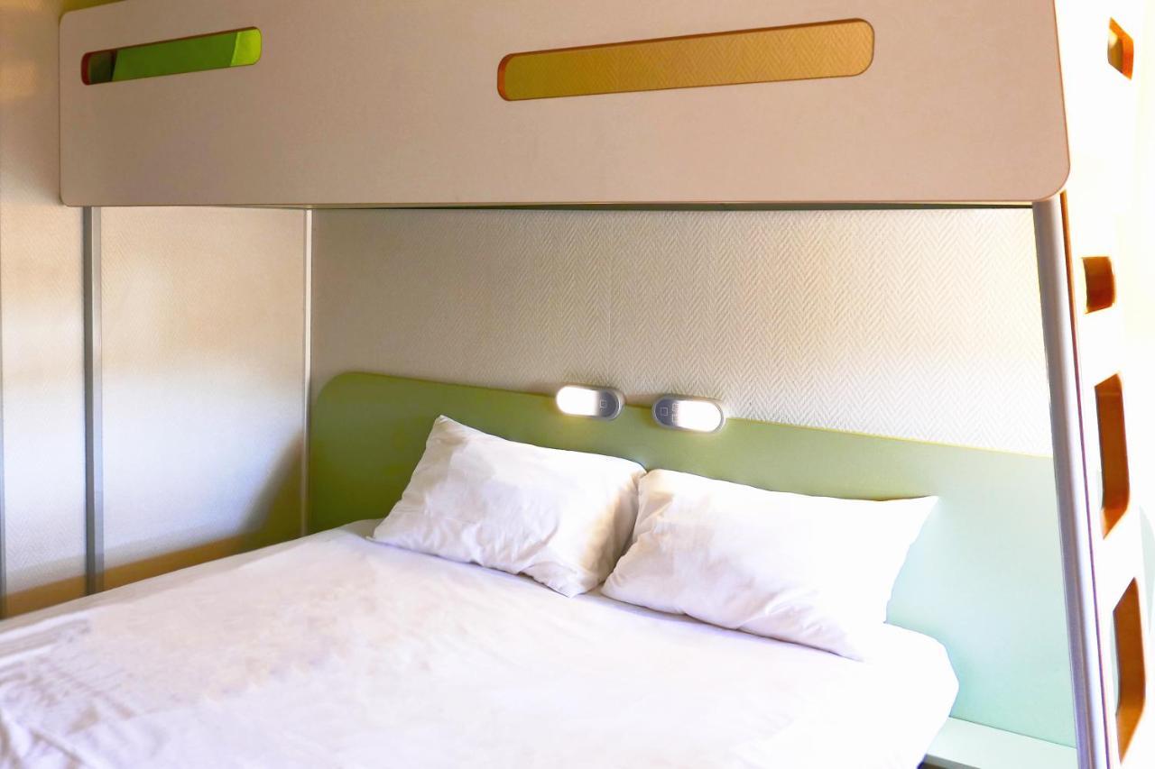 Hotel Ibis Budget Laval Bonchamp Les Laval Bagian luar foto