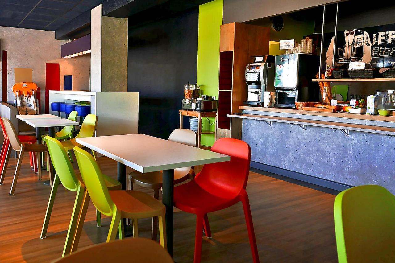 Hotel Ibis Budget Laval Bonchamp Les Laval Bagian luar foto